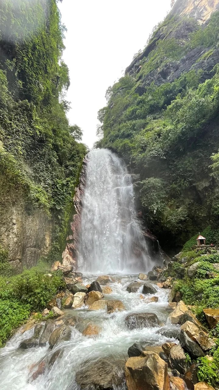 Rupi Raila Waterfall, Raila Village, Sainj